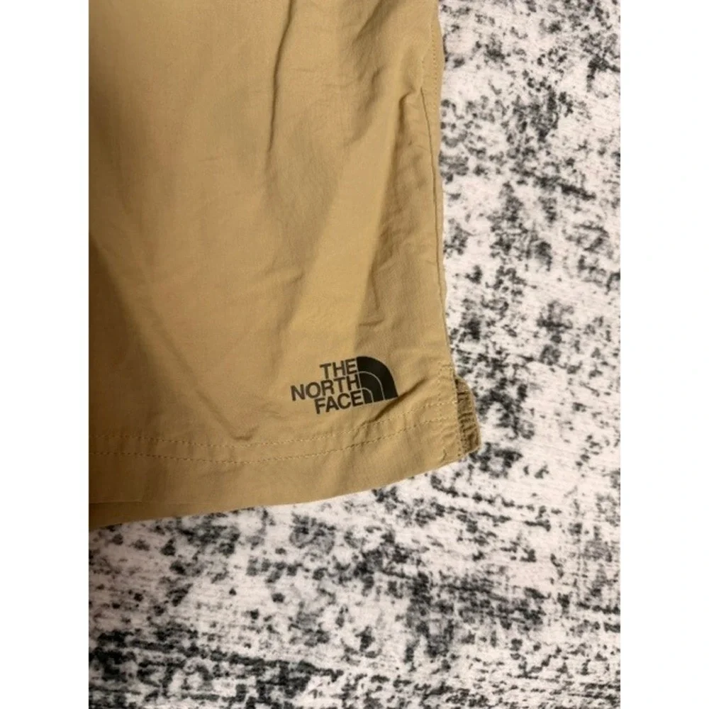 North Face Men's Flash dry tan shorts Size L